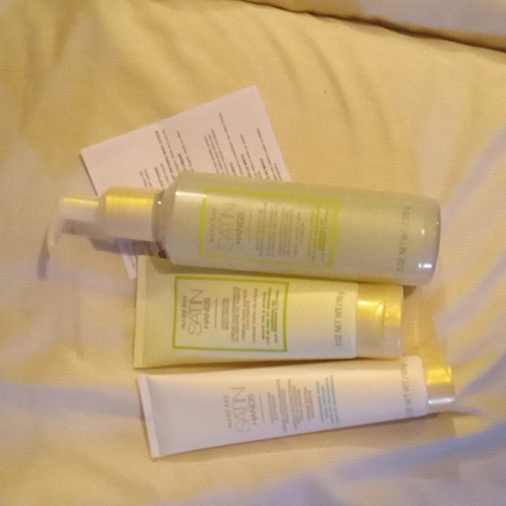 Mary Kay Satin Hands Kit.